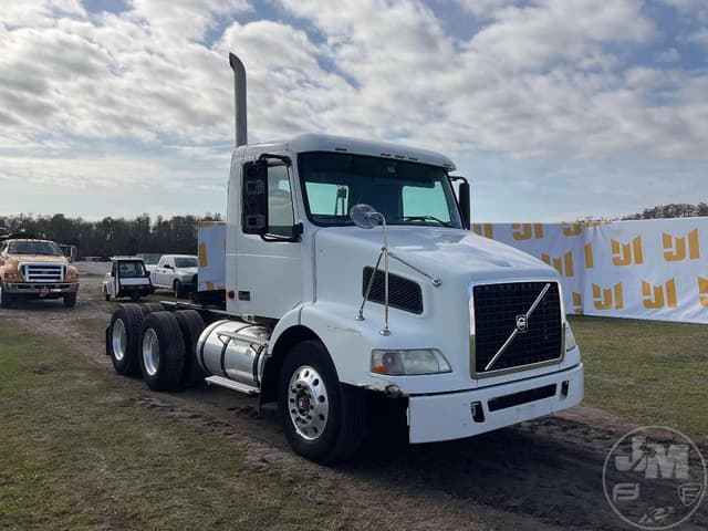 Image of Volvo VNM equipment image 2