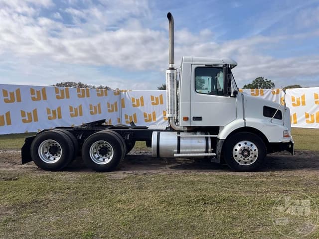 Image of Volvo VNM equipment image 3