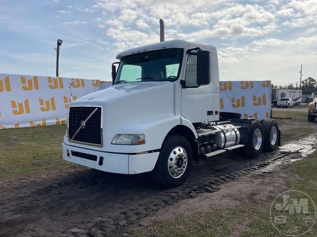 2008 Volvo VNM Equipment Image0