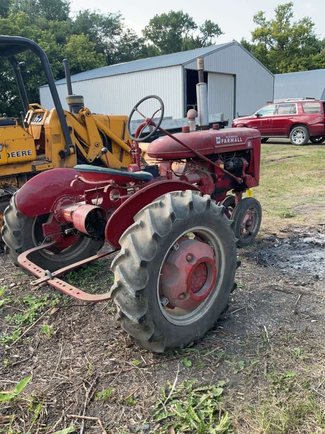 Image of Farmall B equipment image 4