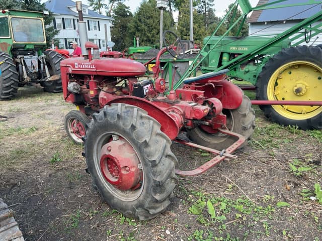 Image of Farmall B equipment image 2