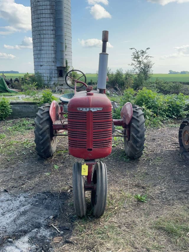 Image of Farmall B equipment image 1