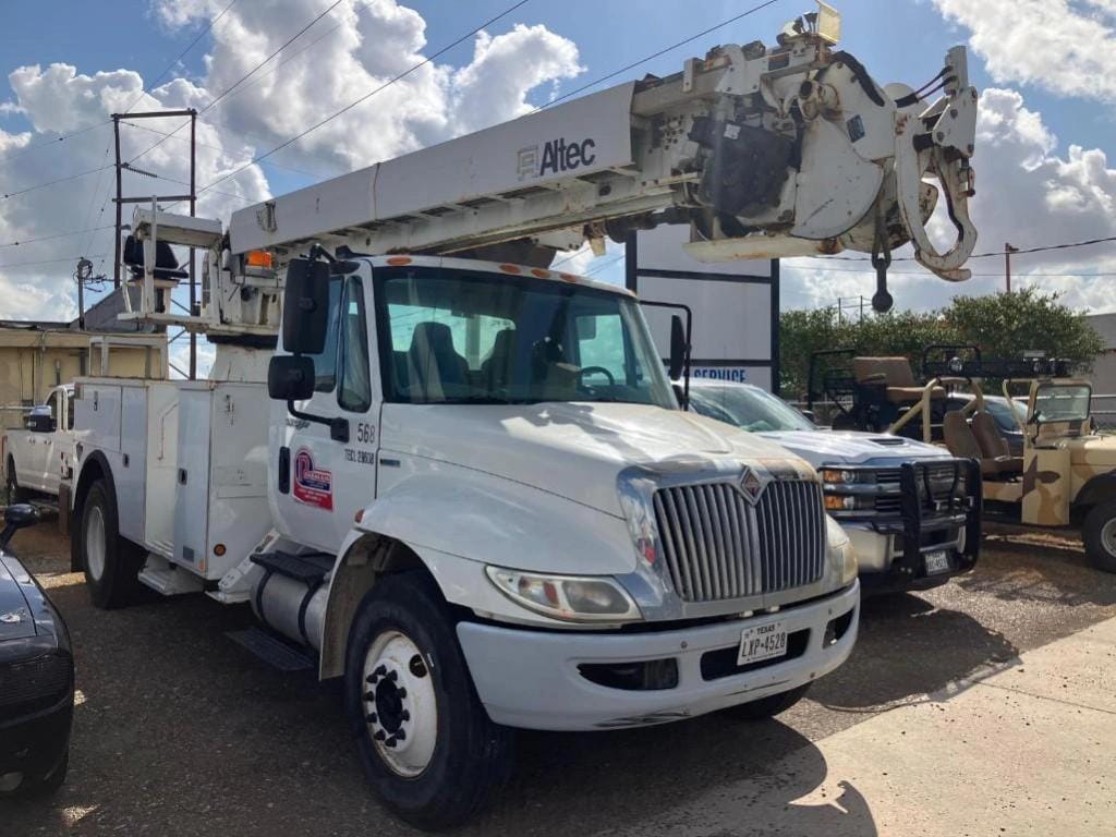 2011 International Durastar 4300 Equipment Image0