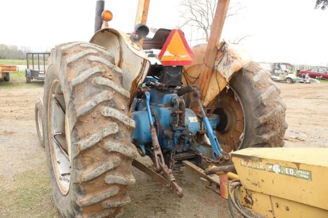 Image of Ford 7000 equipment image 3