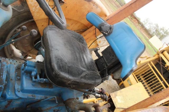 Image of Ford 7000 equipment image 4