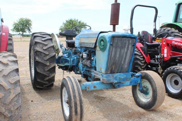 Image of Ford 4600 equipment image 3