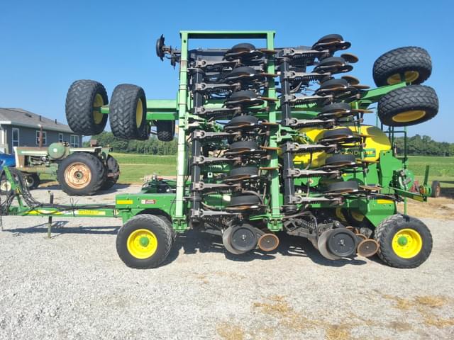 Image of John Deere 1890 equipment image 2