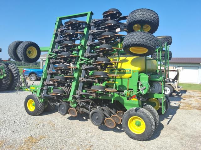 Image of John Deere 1890 equipment image 3