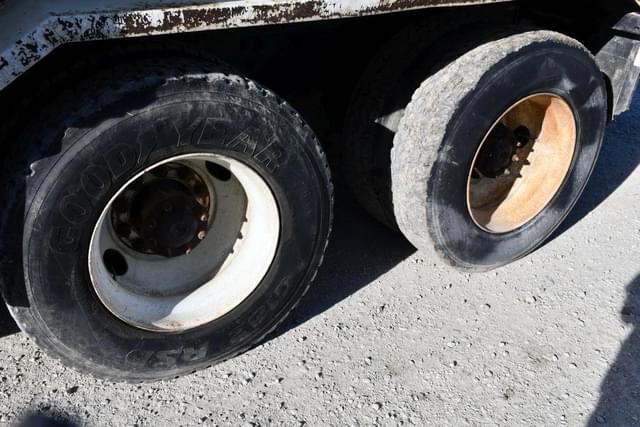 Image of Kenworth T-300 equipment image 4