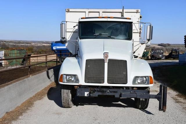 Image of Kenworth T-300 equipment image 1