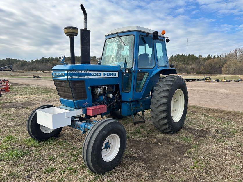 Image of Ford 7700 Primary image