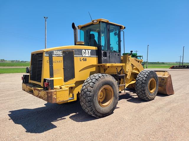 Image of Caterpillar 938G equipment image 2