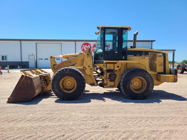Image of Caterpillar 938G equipment image 4