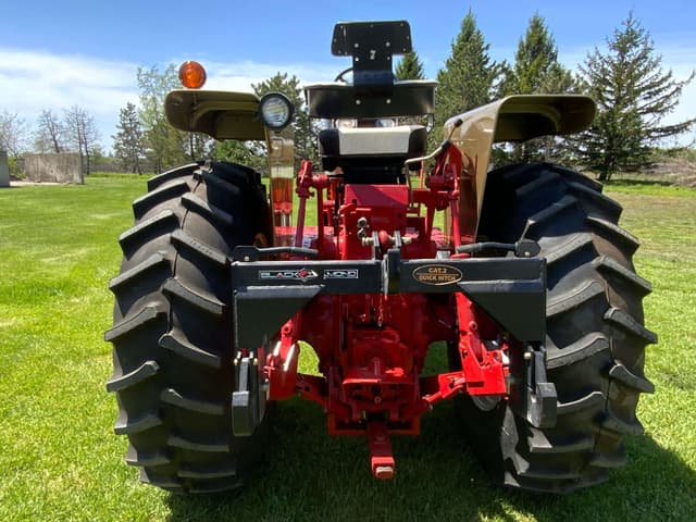 Image of International Harvester 826 equipment image 4