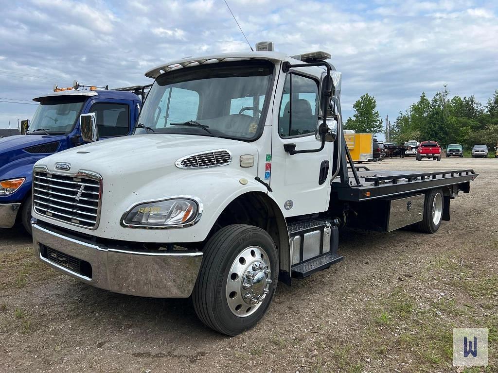 Image of Freightliner M2 106 Primary image