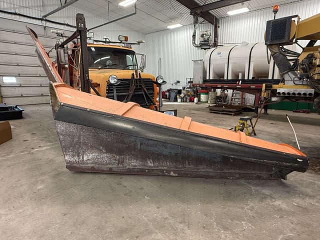 Image of Ford 9000 equipment image 1