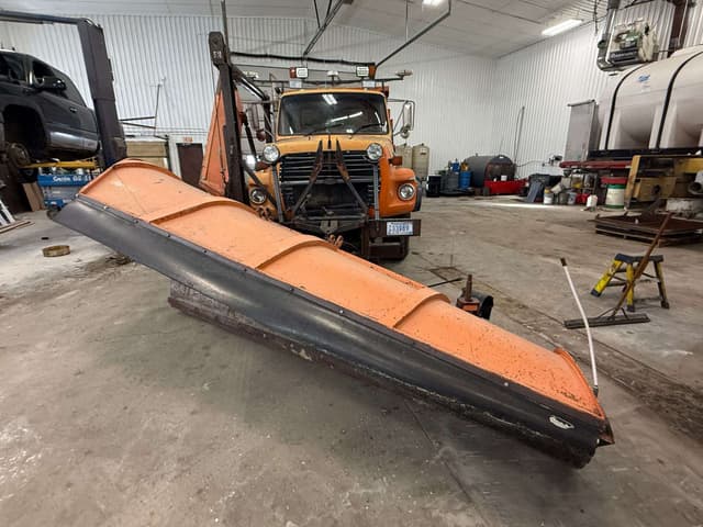 Image of Ford 9000 equipment image 2