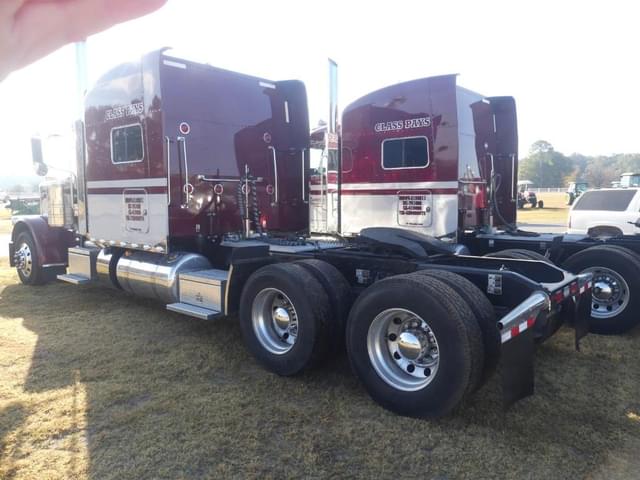 Image of Peterbilt 389 equipment image 3