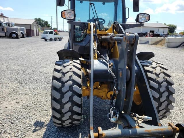 Image of John Deere 204L equipment image 4