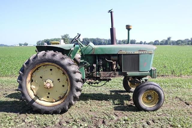 Image of John Deere 3020 equipment image 1