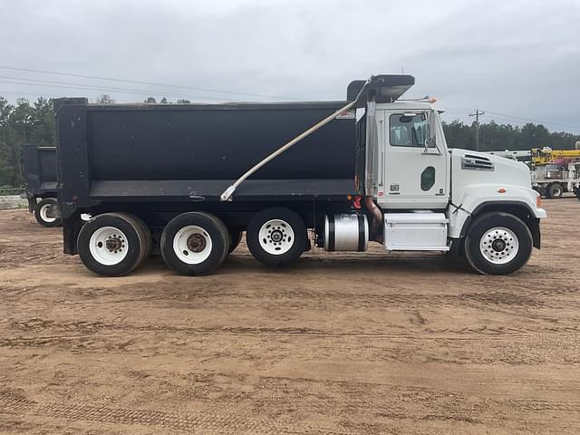 Image of Western Star 4700 equipment image 3