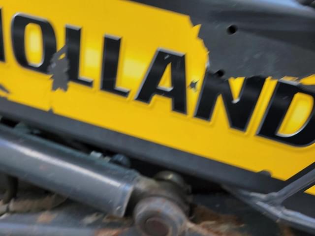 Image of New Holland L228 equipment image 4