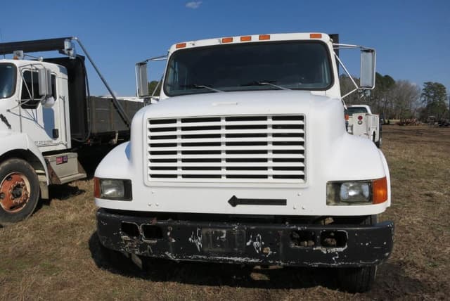 Image of International 4700 equipment image 2