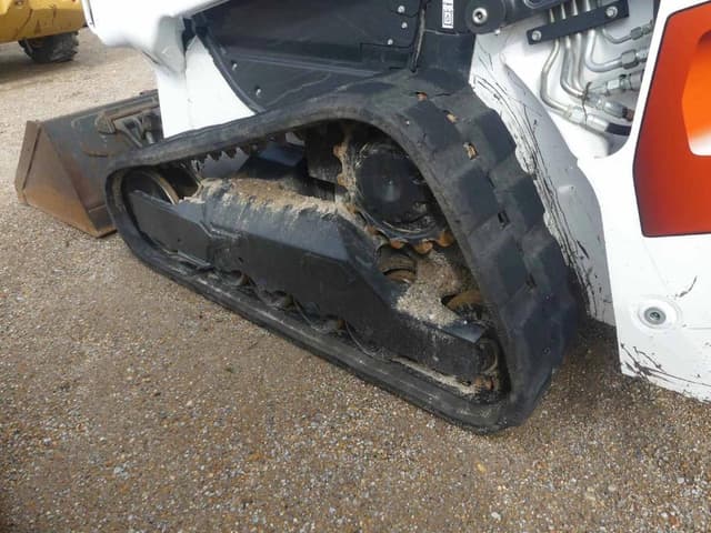 Image of Bobcat T66 equipment image 4