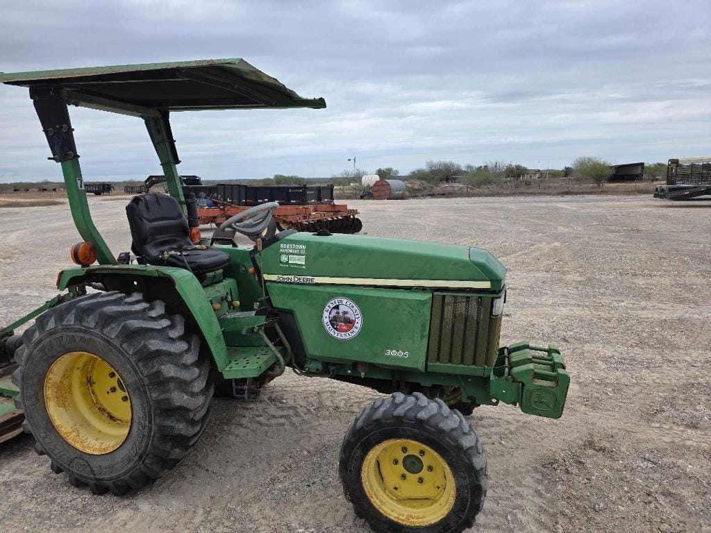 2012 John Deere 3005 Equipment Image0