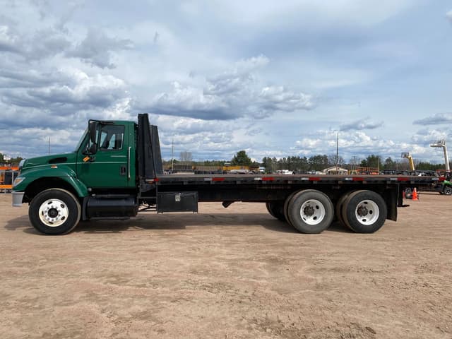 Image of International 7400 equipment image 1