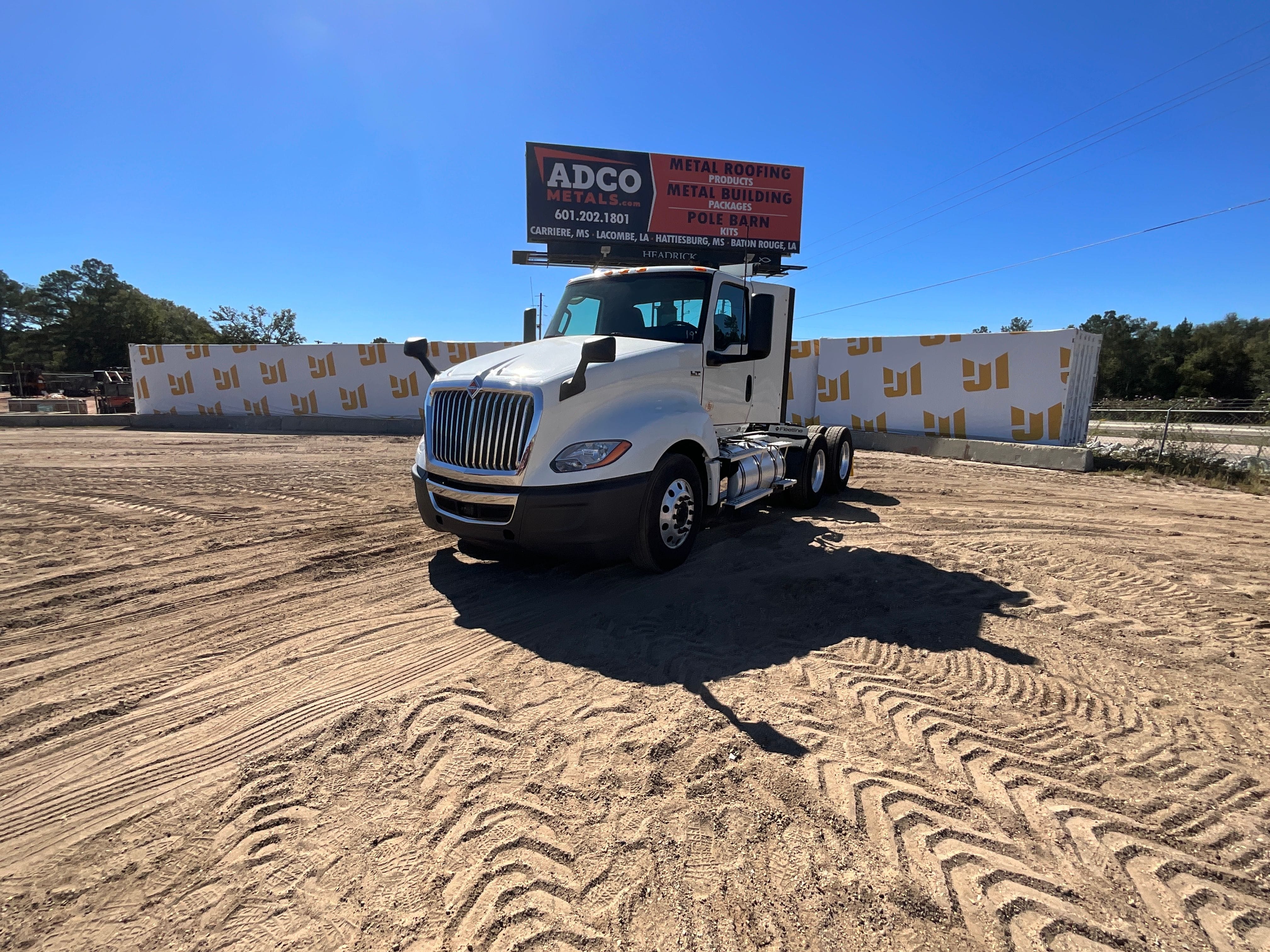 2019 International LT625 Equipment Image0