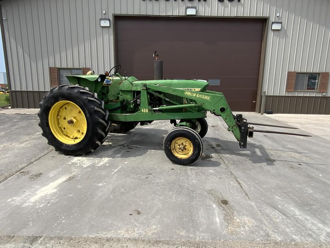 Image of John Deere 3020 Image 0