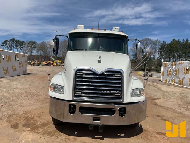 Image of Mack CXU613 equipment image 1