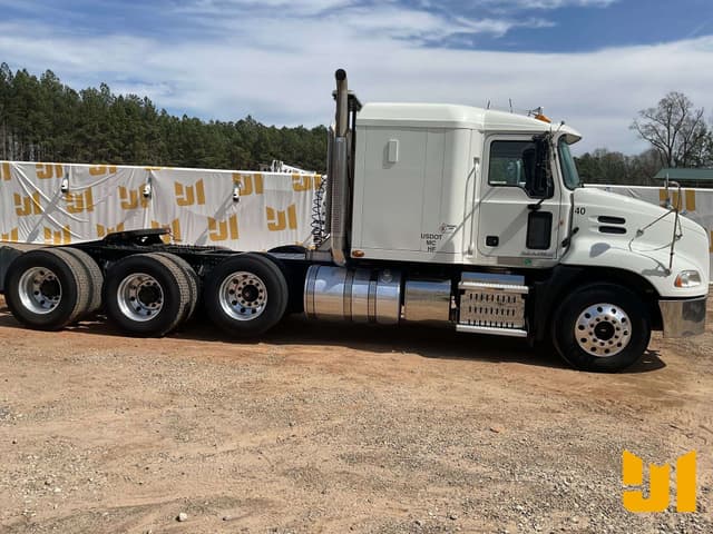 Image of Mack CXU613 equipment image 3