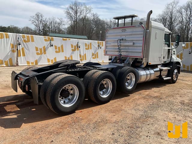 Image of Mack CXU613 equipment image 4