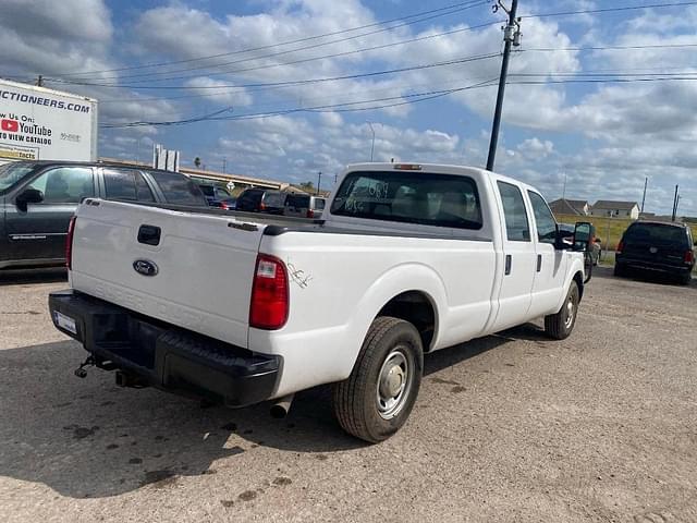 Image of Ford F-350 equipment image 2