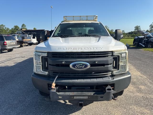 Image of Ford F-250 equipment image 1