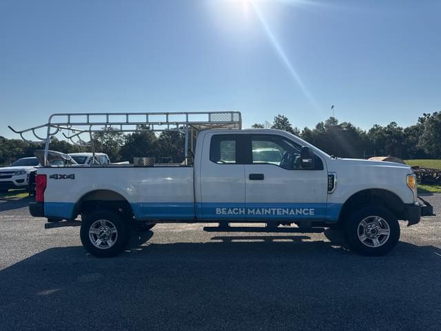 Image of Ford F-250 equipment image 3