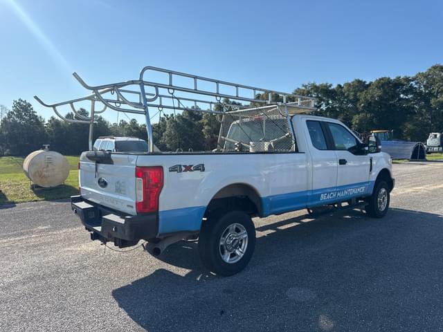 Image of Ford F-250 equipment image 4