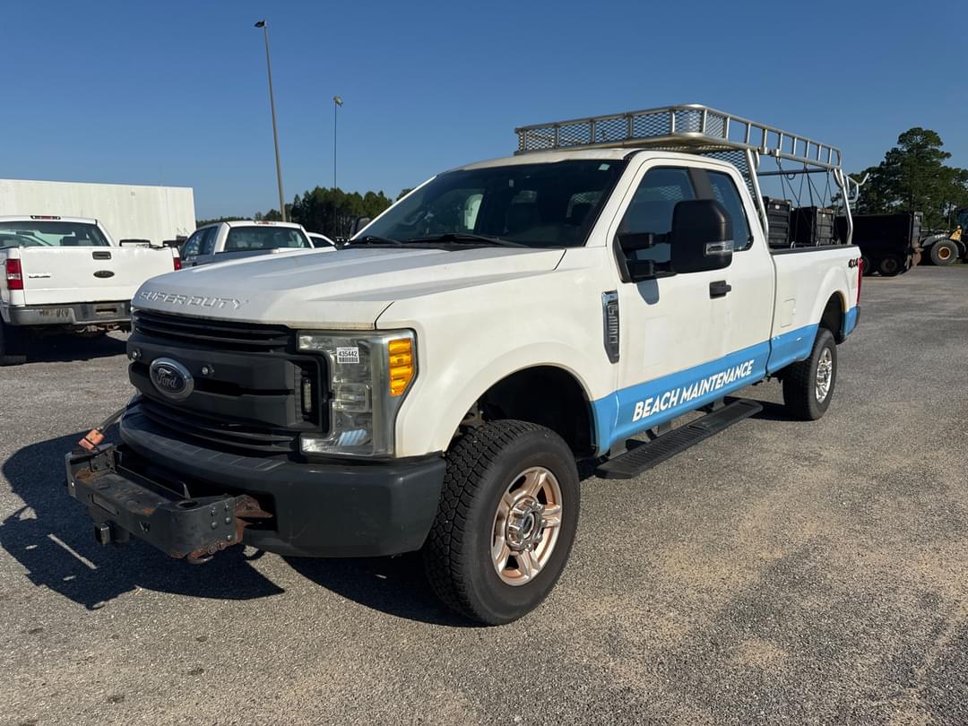 Image of Ford F-250 Primary image