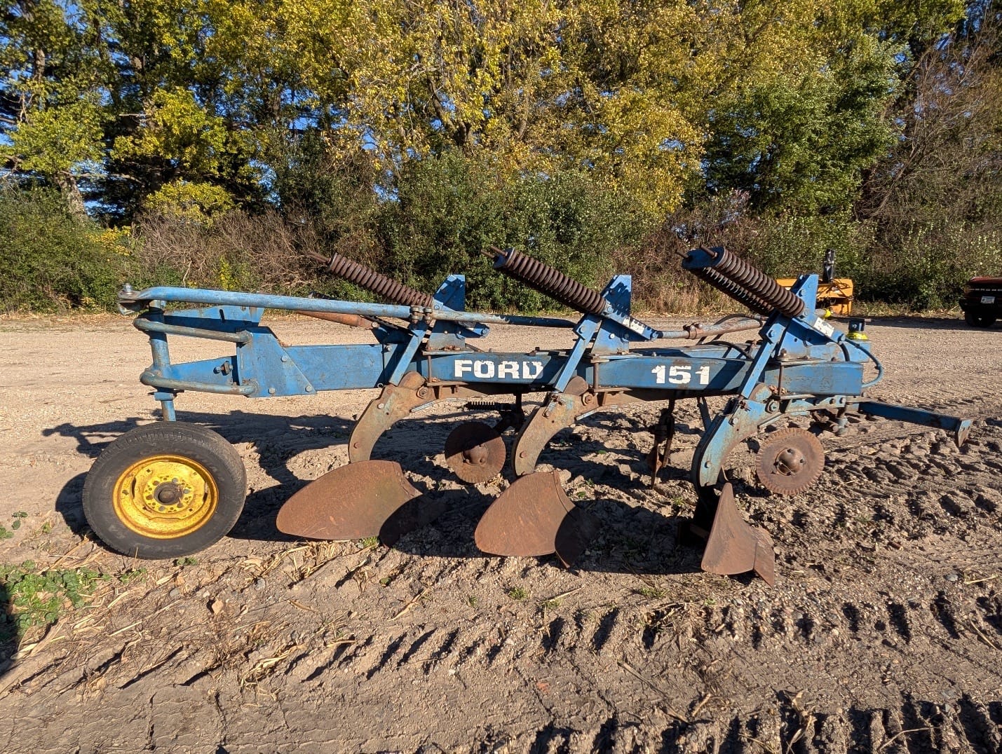 Ford 151 Equipment Image0