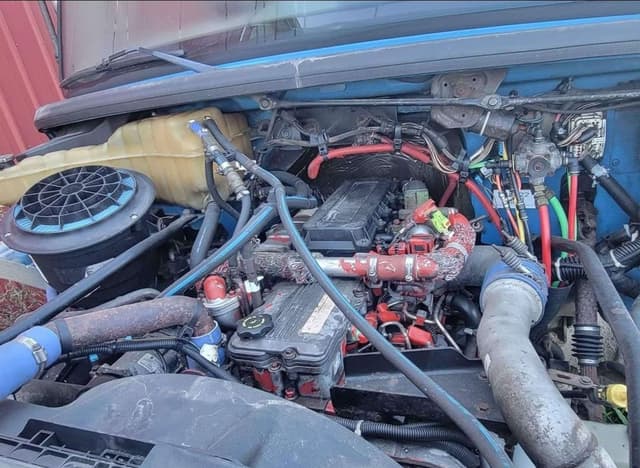 Image of Freightliner M2-106 equipment image 2