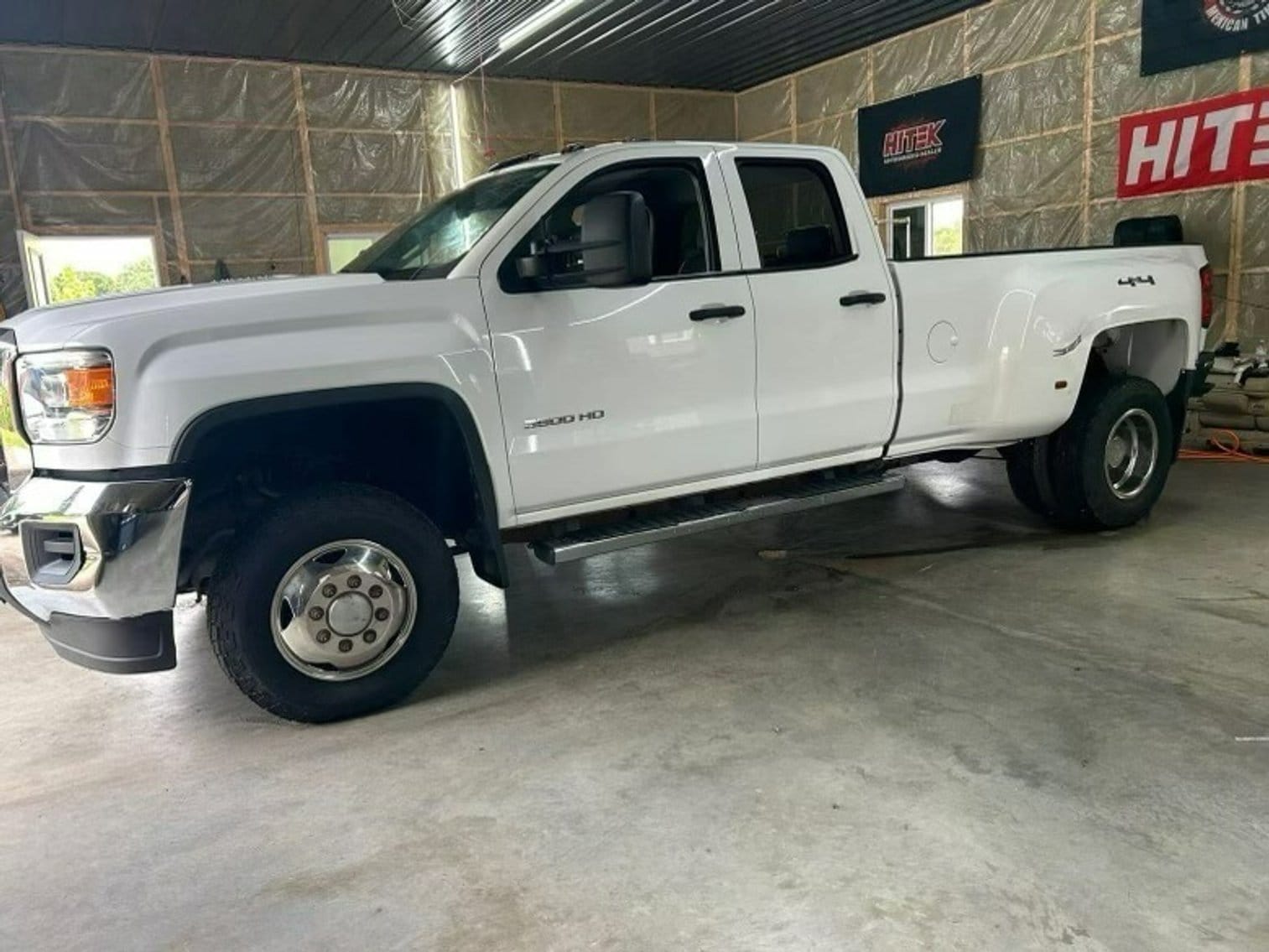 2015 GMC 3500HD Equipment Image0