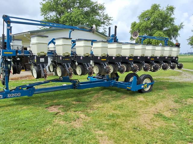 Image of Kinze 3600 equipment image 1