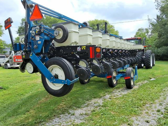 Image of Kinze 3600 equipment image 4
