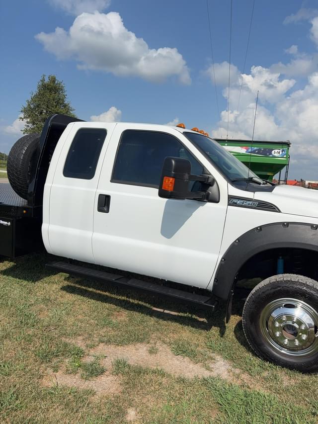 Image of Ford F-350 equipment image 3