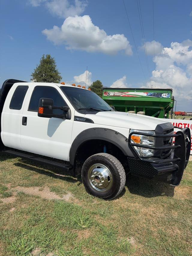 Image of Ford F-350 equipment image 2