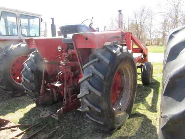 Image of International Harvester 806 equipment image 3