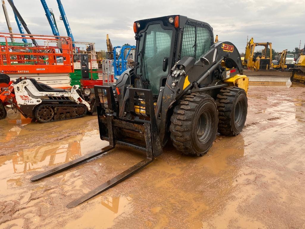 Main image New Holland L230