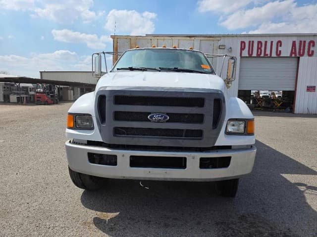 Image of Ford F-750 equipment image 1